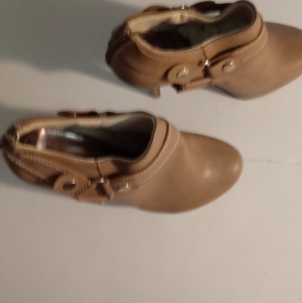 "Twisted" Heels - Picture 5 of 8